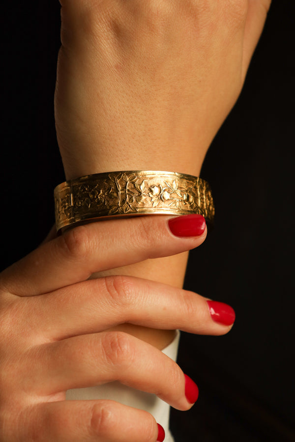 Art Nouveau Cuff Bracelet 18k Gold with Floral Ornament, HEAVY 45G